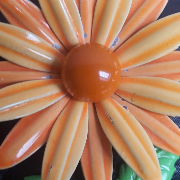 Large Vintage Metal and Enamel Flower Brooch - Picture 5 of 5